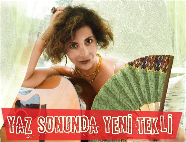 KLİBİNİ EVİNİN TERASINDA ÇEKTİ